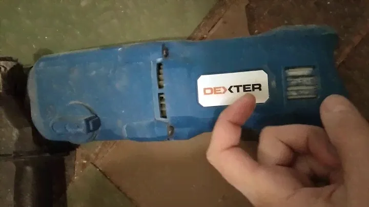 Штроблю стену перфоратором Dexter. Ремонт продолжается. Хрущевка под ремонт.